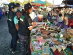 รณรงค์กวดขันมาตราการป้องกันโควิด-19 ในตลาดนัดหัวป่าขลู่